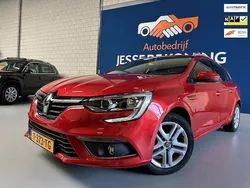 Rood, metallic lak Gebruikt 2019 Renault Mégane GrandTour LIMITED Stationwagen | € 14.500 (Super prijs)