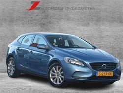 Blauw (metallic) Gebruikt 2016 Volvo V40 Summum Hatchback | € 7.999 (Goede deal)