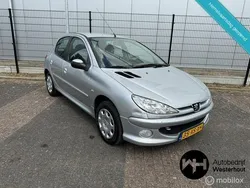 Grijs Gebruikt 2007 Peugeot 206 Forever Hatchback | € 2.295 (Eerlijke prijs)