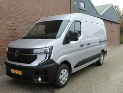Grijs metallic Nieuw 2024 Renault Master Van | € 35.950 (Eerlijke prijs)