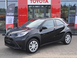 Zwart Nieuw 2025 Toyota Aygo X X-play SUV | € 21.900
