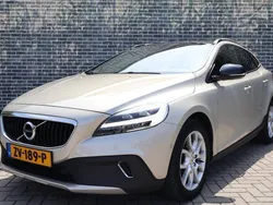 Bruin Gebruikt 2019 Volvo V40 CC Stationwagen | € 22.899 (Iets duurder)
