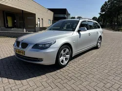 Grijs, metallic lak Gebruikt 2007 BMW 530 Executive Stationwagen | € 17.745