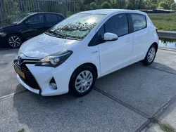 Wit Gebruikt 2015 Toyota Yaris Hatchback | € 12.400 (Eerlijke prijs)