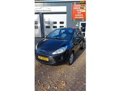 Zwart (metallic) Gebruikt 2016 Ford Ka Style Hatchback | € 5.775 (Eerlijke prijs)