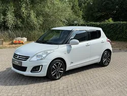 , metallic lak Gebruikt 2015 Suzuki Swift Exclusive Hatchback | € 8.250 (Eerlijke prijs)