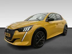 Geel, metallic lak Gebruikt 2021 Peugeot 208 GT Hatchback | € 14.945 (Eerlijke prijs)