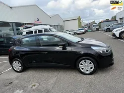 Zwart Gebruikt 2015 Renault Clio IV Expression Hatchback | € 6.750 (Eerlijke prijs)