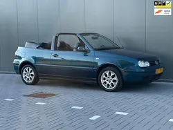 Blauw, metallic lak Gebruikt 2001 VW Golf Cabriolet Highline Cabriolet | € 5.940 (Duur)