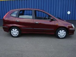 Rood Gebruikt 2003 Nissan Almera Tino Acenta MPV | € 1.450