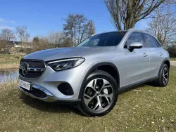 , metallic lak Gebruikt 2023 Mercedes GLC300e Business SUV | € 57.750 (Eerlijke prijs)
