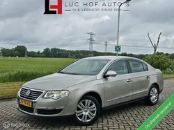 Beige Gebruikt 2006 VW Passat Highline Sedan | € 3.950 (Eerlijke prijs)