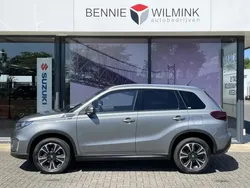 Grijs Gebruikt 2022 Suzuki Vitara Style SUV | € 23.990 (Eerlijke prijs)