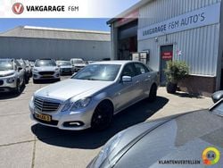 Grijs, metallic lak Gebruikt 2010 Mercedes E200 Avantgarde Sedan | € 9.950 (Goede deal)