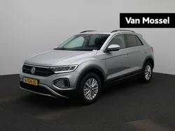 Grijs Gebruikt 2022 VW T-Roc Life SUV | € 28.400 (Eerlijke prijs)