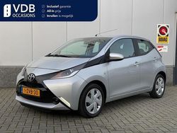 Grijs Gebruikt 2015 Toyota Aygo X-play Hatchback | € 10.990 (Eerlijke prijs)