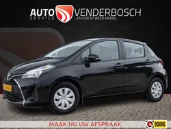 Zwart Gebruikt 2016 Toyota Yaris Hatchback | € 10.985 (Eerlijke prijs)