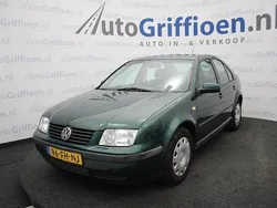 Groen Gebruikt 2000 VW Bora Trendline Sedan | € 990