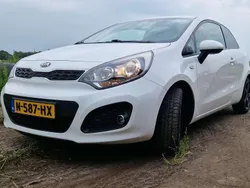 Wit Gebruikt 2013 Kia Rio Plus MPV | € 4.850 (Eerlijke prijs)