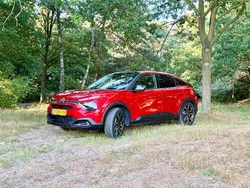 Rood Gebruikt 2023 Citroën e-C4 Shine Hatchback | € 19.950 (Eerlijke prijs)