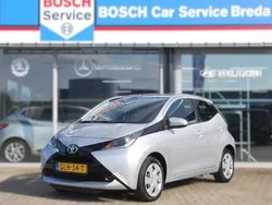 Grijs Gebruikt 2017 Toyota Aygo X-play Hatchback | € 8.945 (Iets duurder)