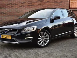 Zwart, metallic lak Gebruikt 2014 Volvo V60 Momentum Stationwagen | € 6.949 (Eerlijke prijs)