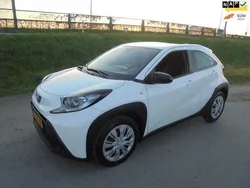Wit Gebruikt 2023 Toyota Aygo Play Hatchback | € 15.750 (Eerlijke prijs)