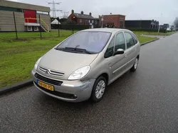 Beige, metallic lak Gebruikt 2007 Citroën Xsara Picasso MPV | € 1.495 (Eerlijke prijs)
