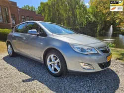 Grijs Gebruikt 2010 Opel Astra Edition Hatchback | € 3.999 (Super prijs)