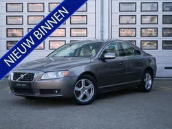Grijs, metallic lak Gebruikt 2008 Volvo S80 Summum Sedan | € 15.940 (Iets duurder)