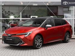 Rood, metallic lak Nieuw 2025 Toyota Corolla Sport Stationwagen | € 46.950