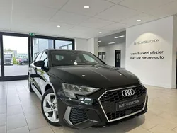 Zwart Gebruikt 2024 Audi A3 Sportback e-tron S-Line Sedan | € 28.950 (Super prijs)