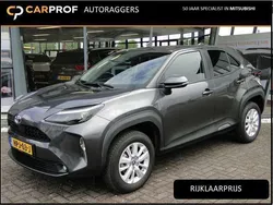 Grijs Gebruikt 2024 Toyota Yaris Hybrid Active Sedan | € 28.745