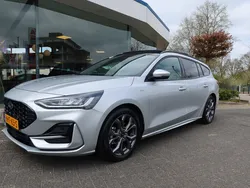 Grijs Gebruikt 2024 Ford Focus ST-Line Stationwagen | € 32.500 (Iets duurder)