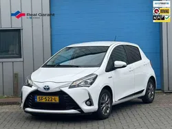 Wit, metallic lak Gebruikt 2017 Toyota Yaris Hybrid Design Hatchback | € 12.200 (Eerlijke prijs)