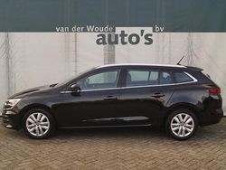 Zwart (metallic) Gebruikt 2023 Renault Mégane GrandTour Equilibre Stationwagen | € 16.900 (Goede deal)