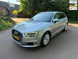 Grijs, metallic lak Gebruikt 2017 Audi A3 Sportback Sport Hatchback | € 17.495 (Goede deal)