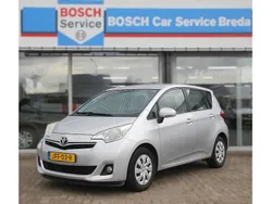Grijs Gebruikt 2011 Toyota Verso-S MPV | € 7.450 (Eerlijke prijs)