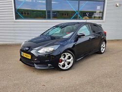 Zwart Gebruikt 2013 Ford Focus ST Hatchback | € 11.750 (Super prijs)
