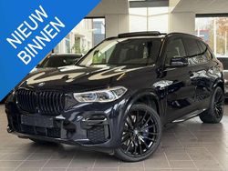 Zwart Gebruikt 2022 BMW X5 M Sport SUV | € 69.950 (Eerlijke prijs)