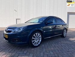 Groen Gebruikt 2009 Opel Vectra GTS Executive Hatchback | € 5.950