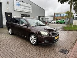 Rood Gebruikt 2007 Toyota Avensis Luna Stationwagen | € 1.499 (Eerlijke prijs)
