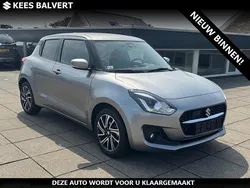 Grijs Gebruikt 2023 Suzuki Swift Style Hatchback | € 21.950 (Eerlijke prijs)