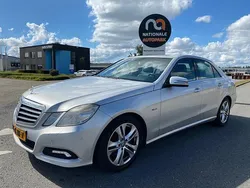 Grijs Gebruikt 2009 Mercedes E200 Sedan | € 4.450 (Eerlijke prijs)