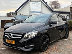Zwart Gebruikt 2017 Mercedes B180 MPV | € 14.899 (Eerlijke prijs)