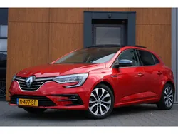 Rood Gebruikt 2021 Renault Mégane IV Bose Edition Hatchback | € 18.950