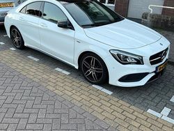 Wit (metallic) Gebruikt 2018 Mercedes CLA45 AMG AMG Sedan | € 22.000