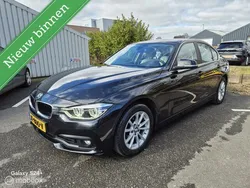 Zwart Gebruikt 2016 BMW 318 Executive Sedan | € 13.950 (Eerlijke prijs)