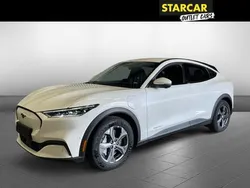 Wit, metallic lak Gebruikt 2022 Ford Mustang Mach-E Standard Range SUV | € 35.900 (Iets duurder)