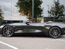 Groen Nieuw 2025 Aston Martin Vanquish Cabriolet | € 398.888